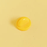 Broche de Plástico Amarillo.